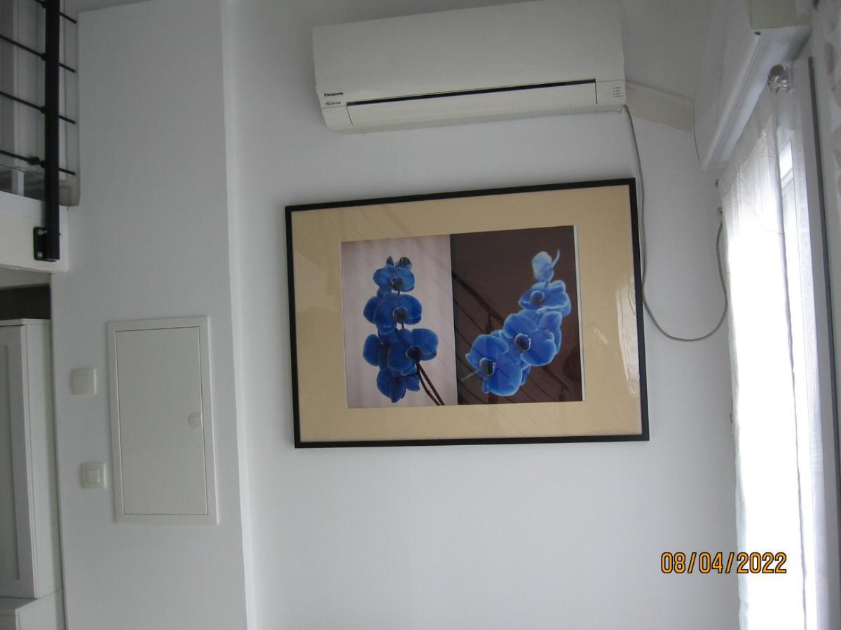 Appartement Avec Chambre En Mezzanine Rognac Exterior photo